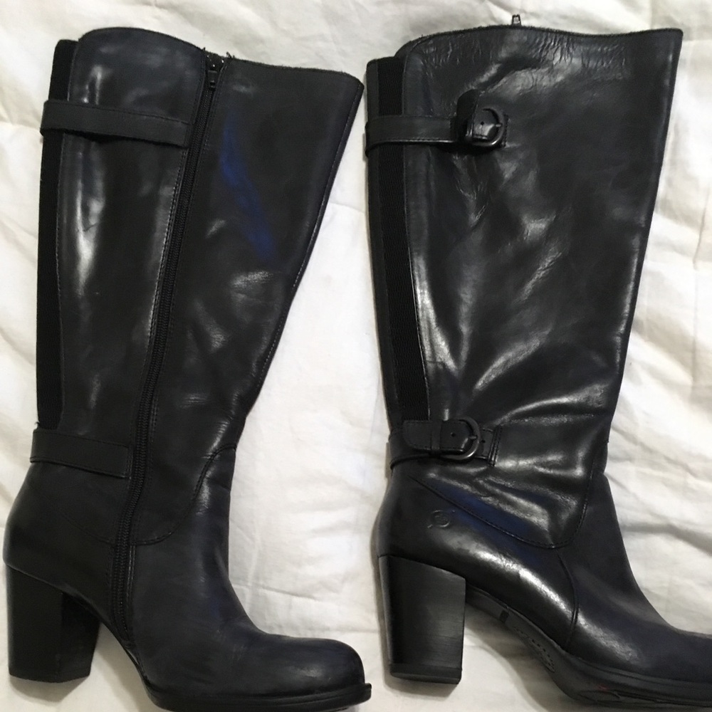 Leather low-heeled boots